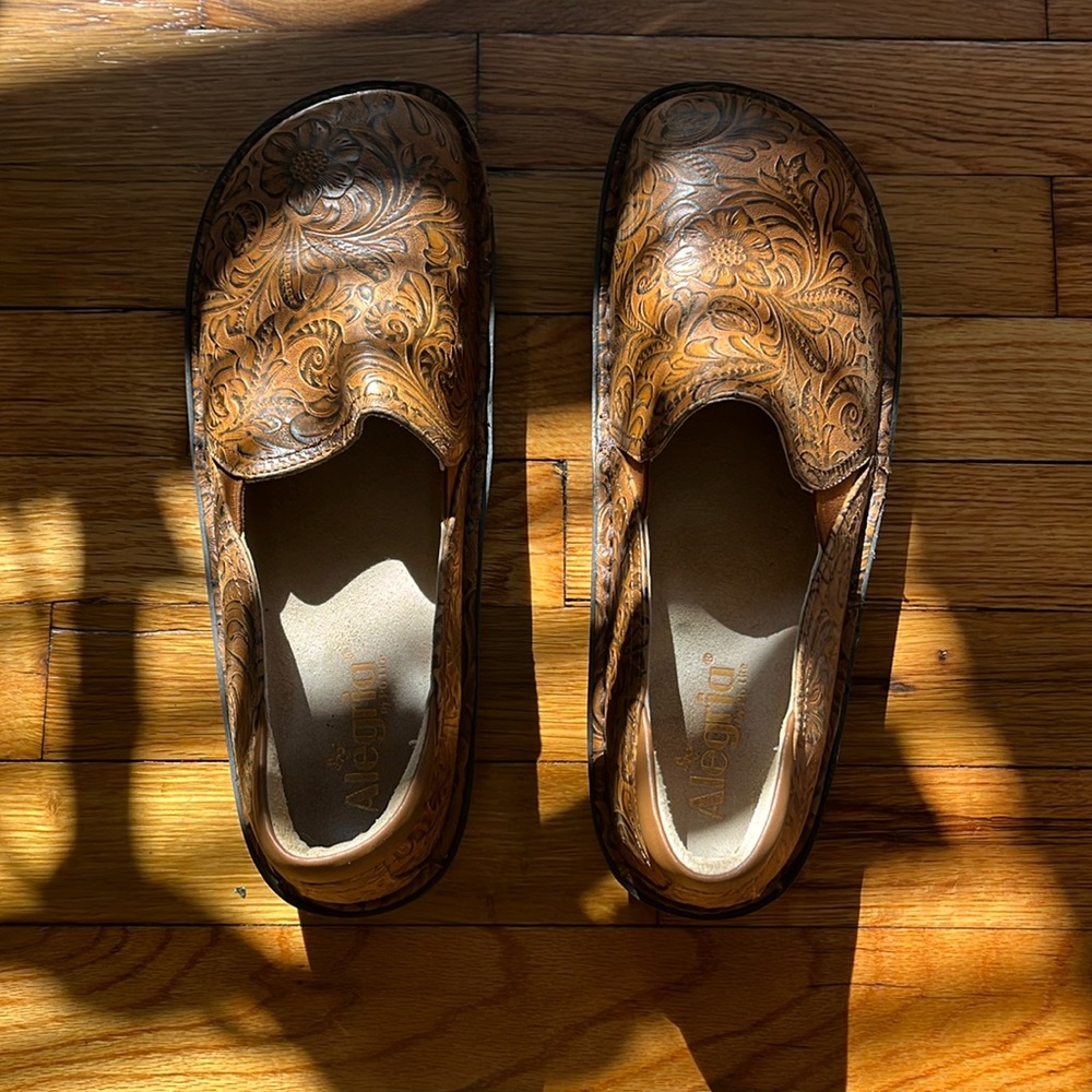 Alegria clogs
